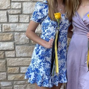 White & blue chinoiserie print minidress